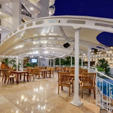 Prestige Grand & Aquapark 4* Goudstrand