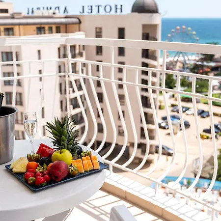 Prestige Grand & Aquapark 4* Goudstrand