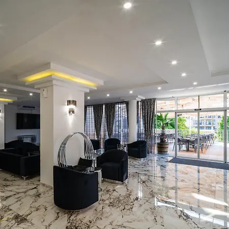 Prestige Grand & Aquapark غولدن ساندز