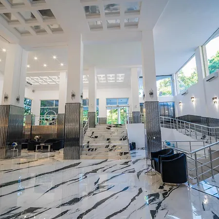 Prestige Grand & Aquapark 4* غولدن ساندز