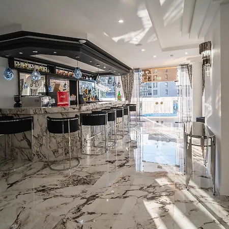 Prestige Grand & Aquapark 4* غولدن ساندز