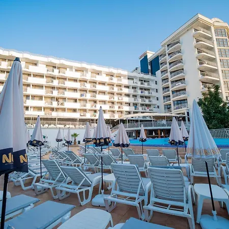 Prestige Grand & Aquapark فندق غولدن ساندز