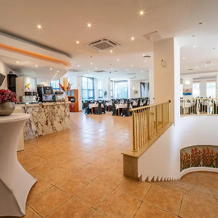 Prestige Grand & Aquapark غولدن ساندز
