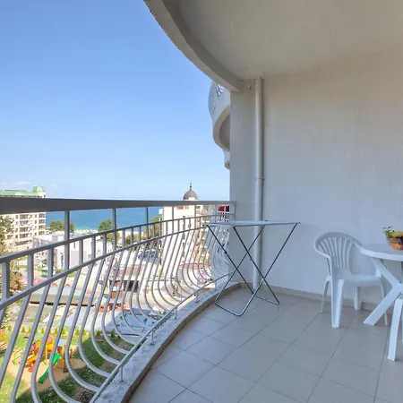 Prestige Grand & Aquapark 4* Goudstrand